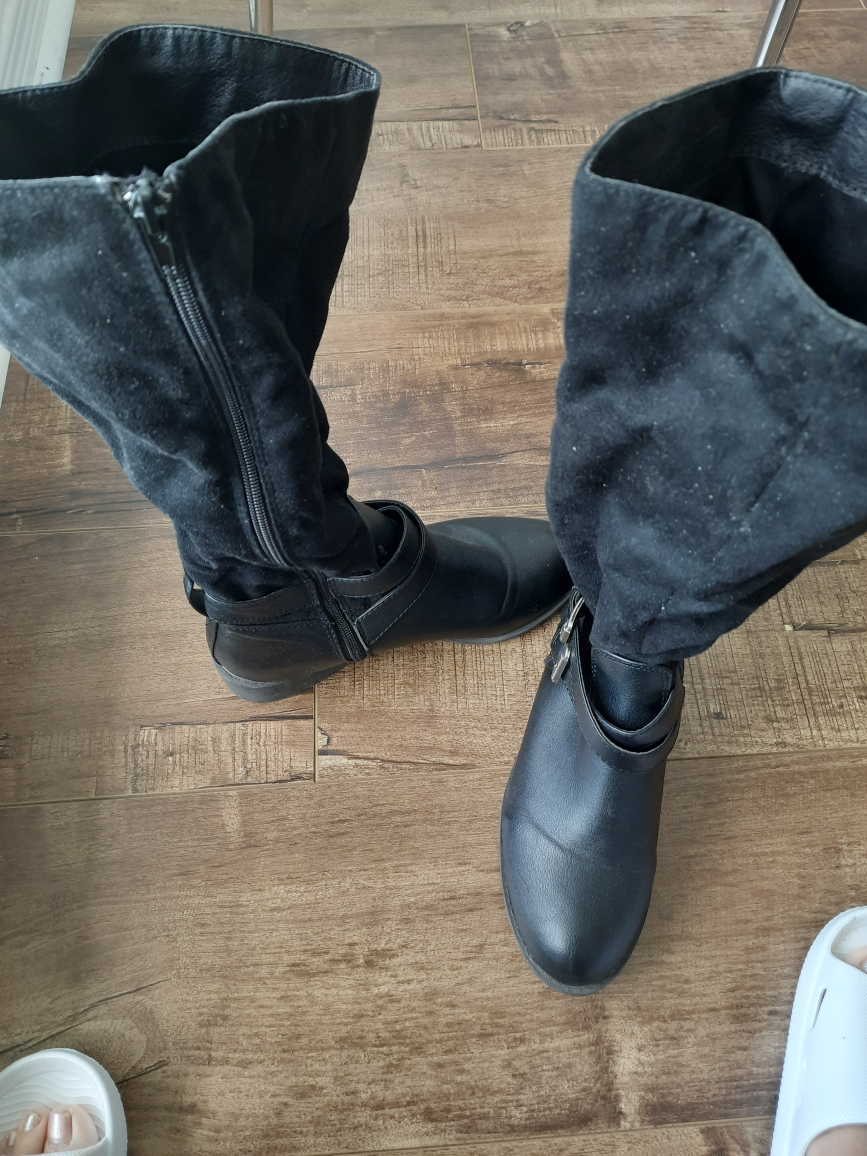 Women's Black Knee-High Boots - photo 3