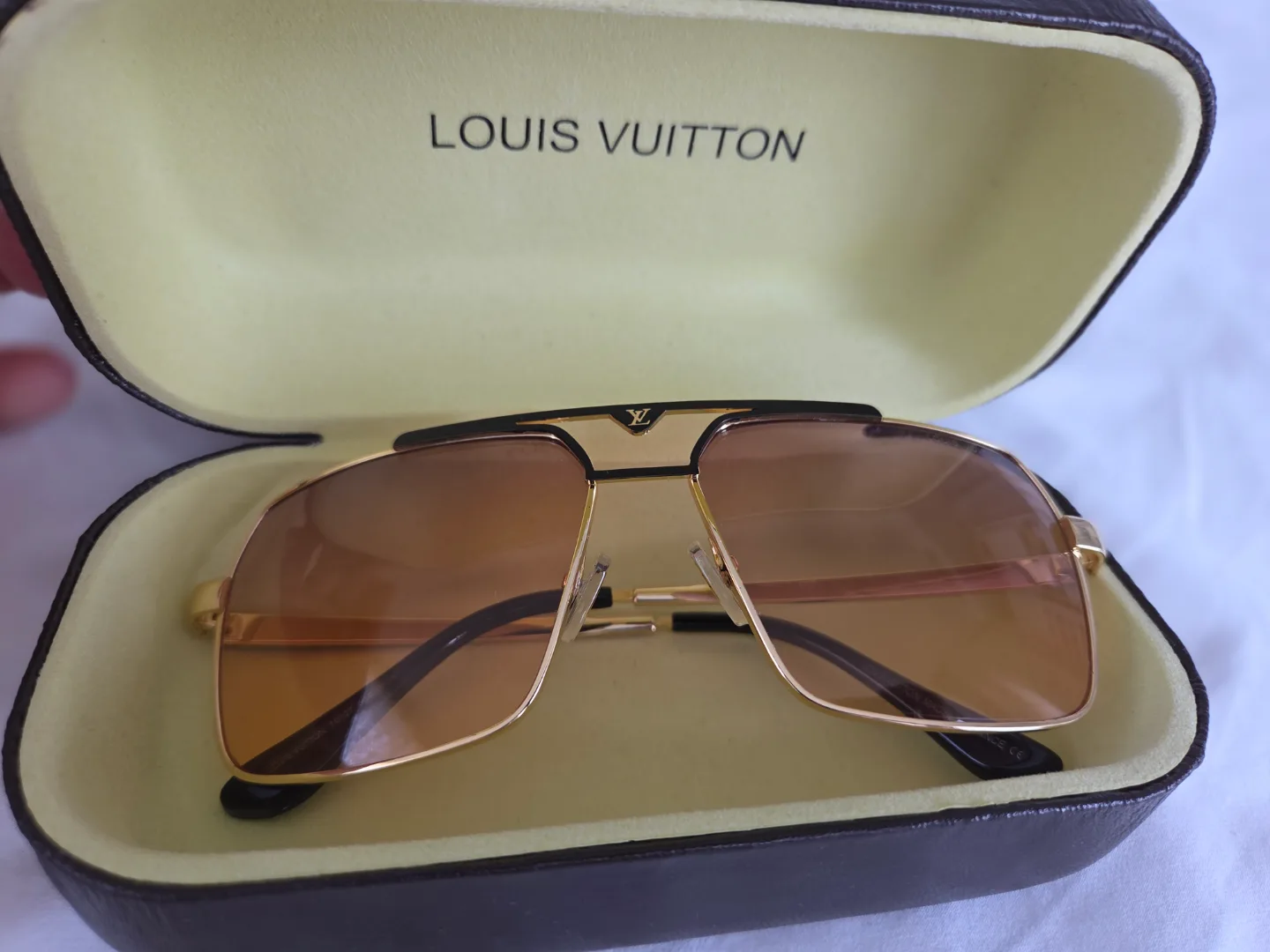 Louis Vuitton Sunglasses image indicator(6)