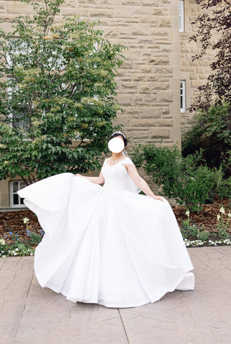 Stunning Off-the-Shoulder Ball Gown - Adjustable Back