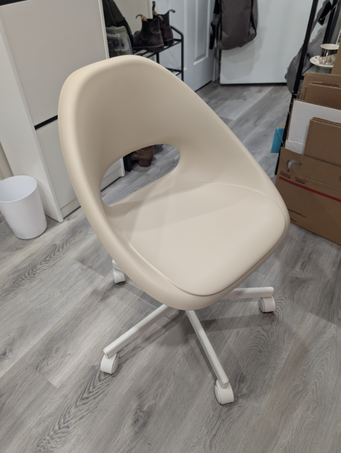 chair with wheels