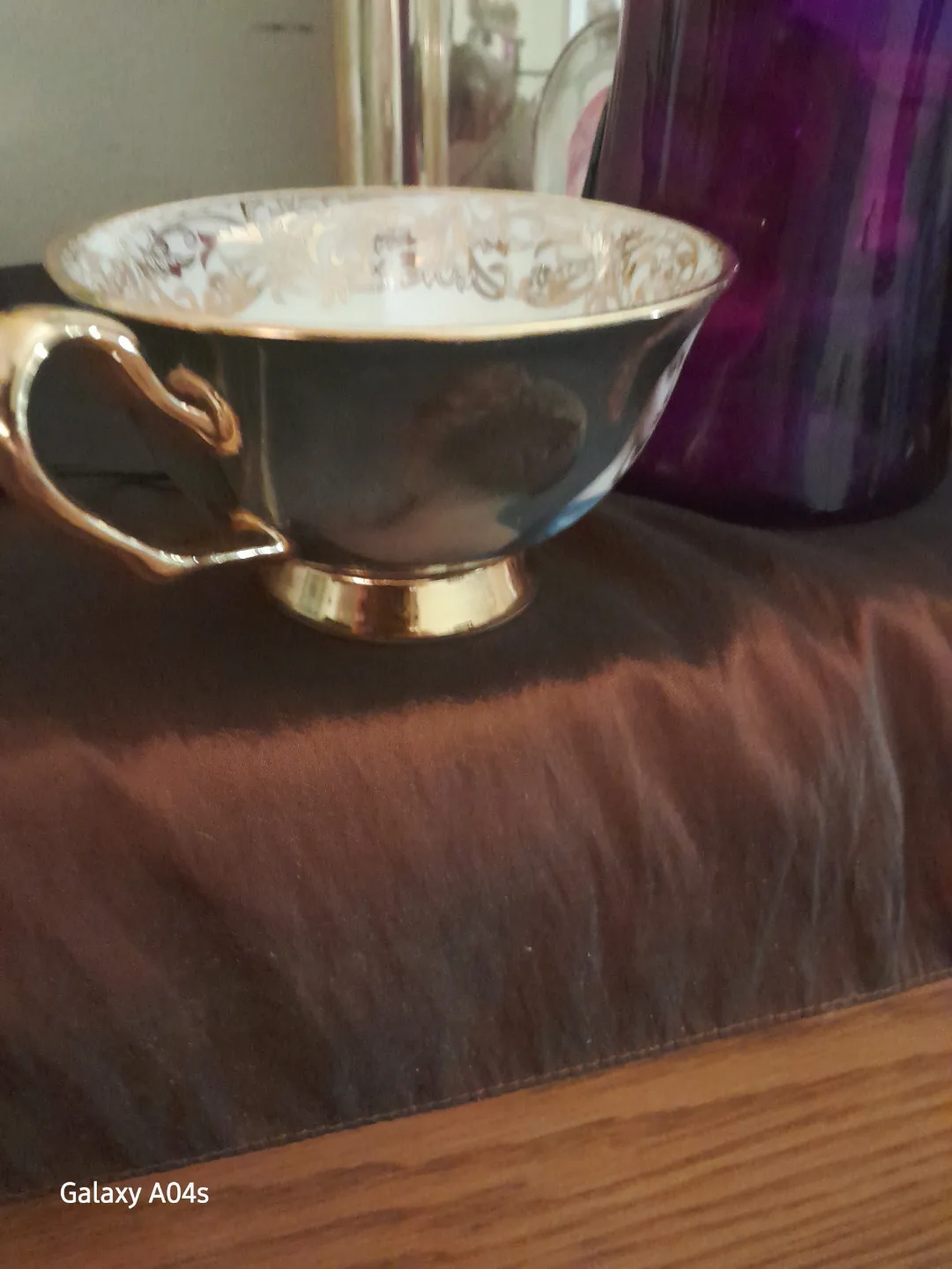 Elegant Bone China Teacup with Gold Accents image indicator(3)