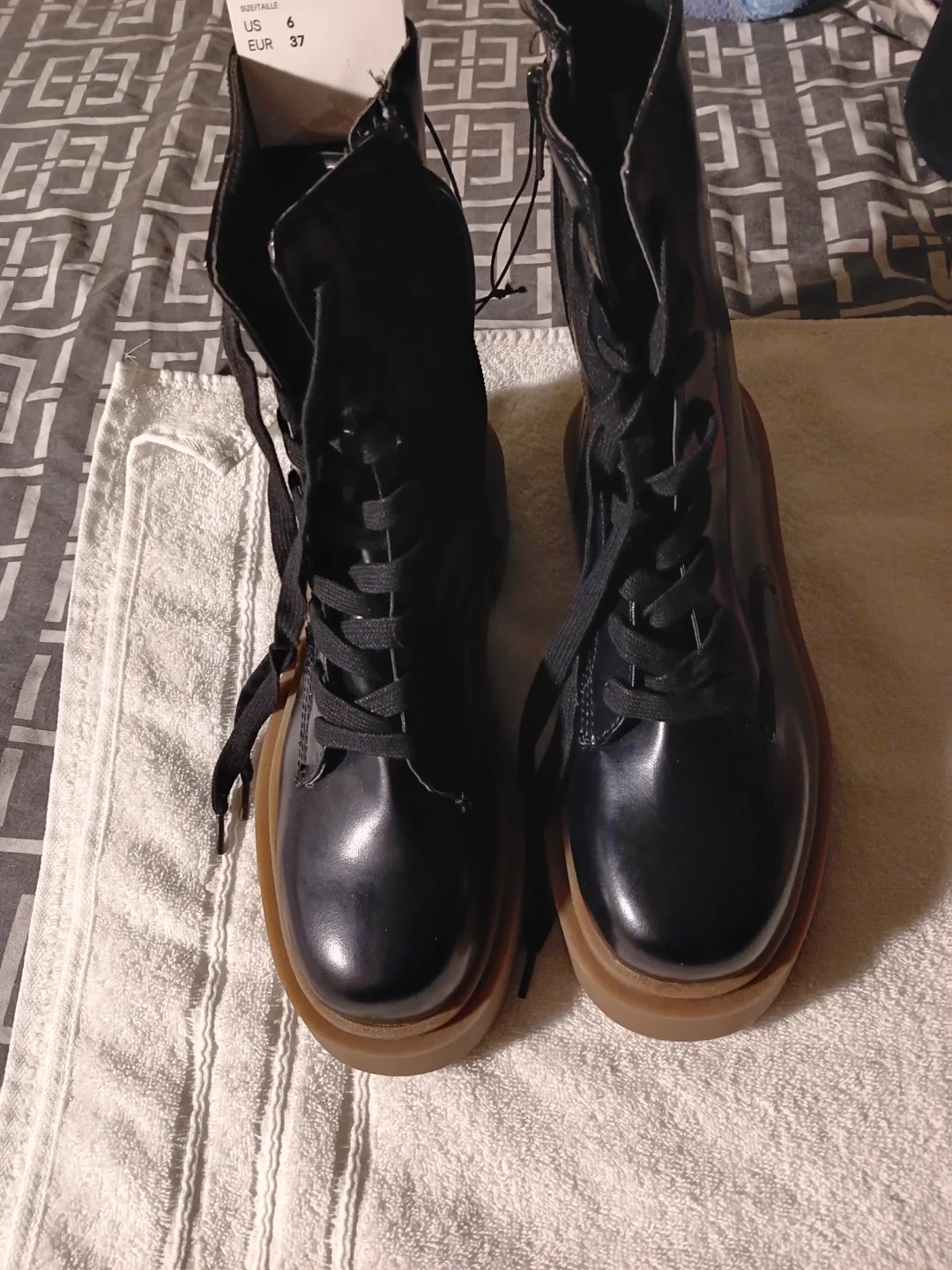 Freecycle#🥕Lace-Up Platform Boots - Size 6 image indicator(2)