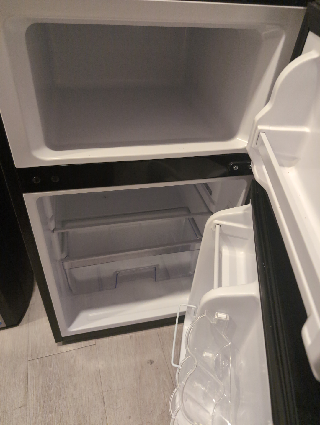 Mini Fridge - Excellent Condition - photo 2