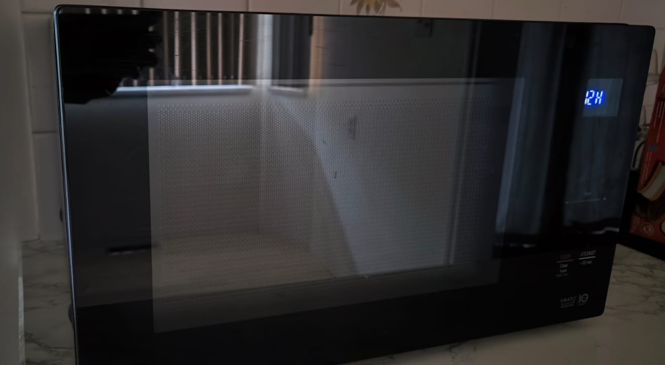 LG 1.5 cu. ft. smart inverter Microwave