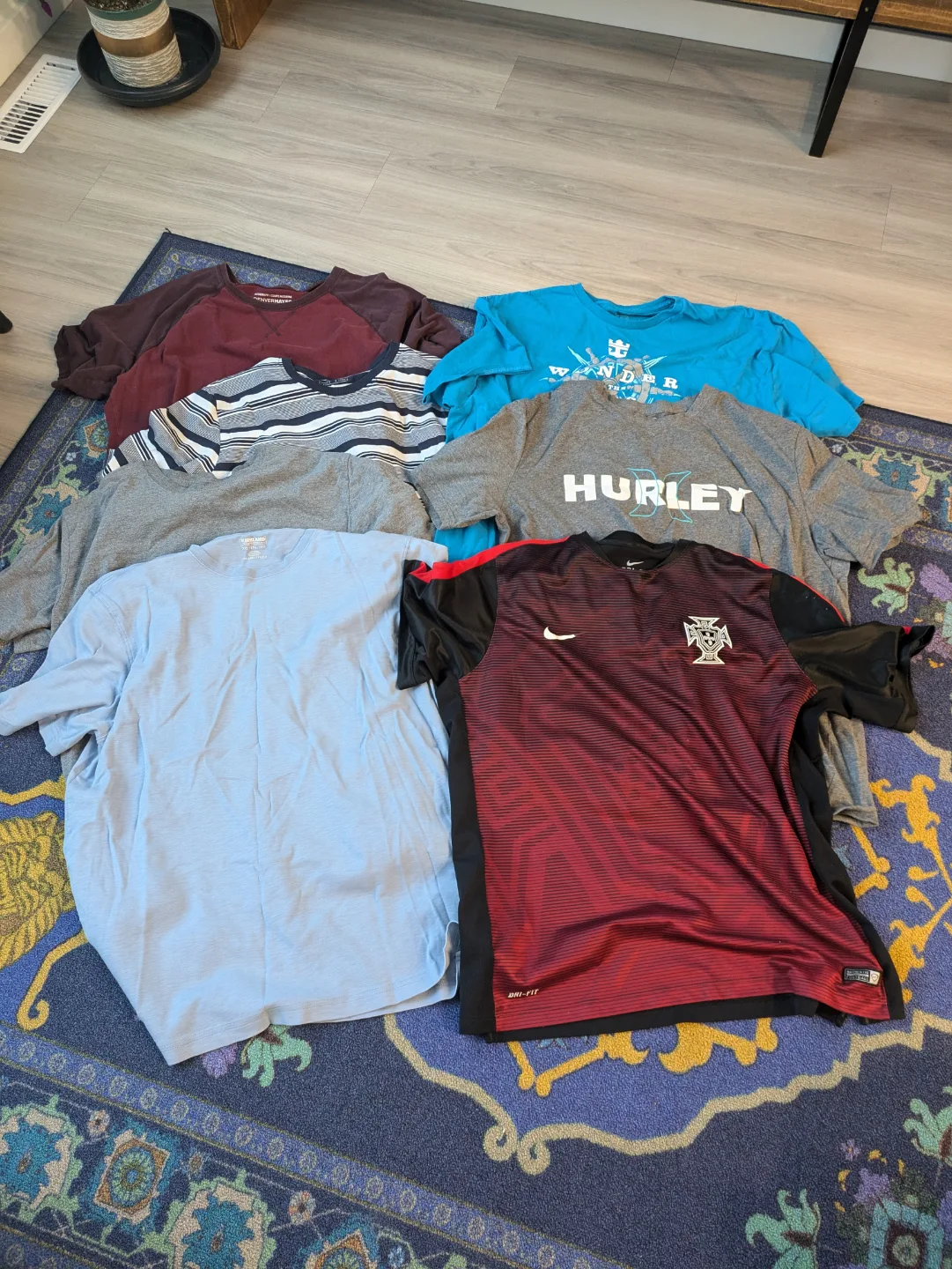 Bundle of 15 Men's T-shirts thumbnail