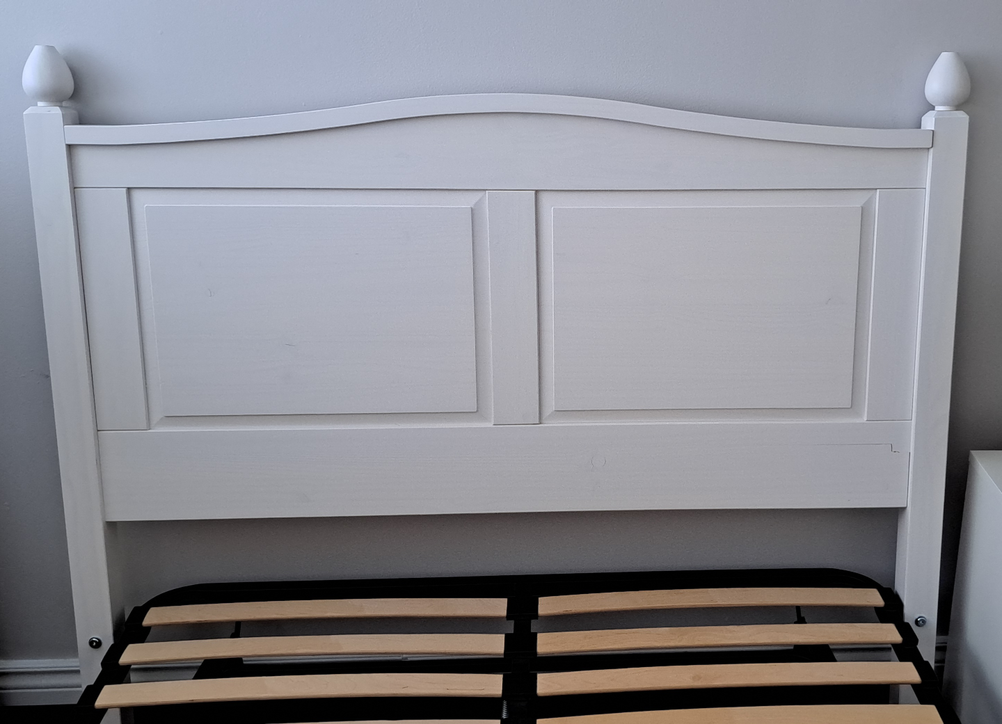 White Wooden Headboard for Queen Bed