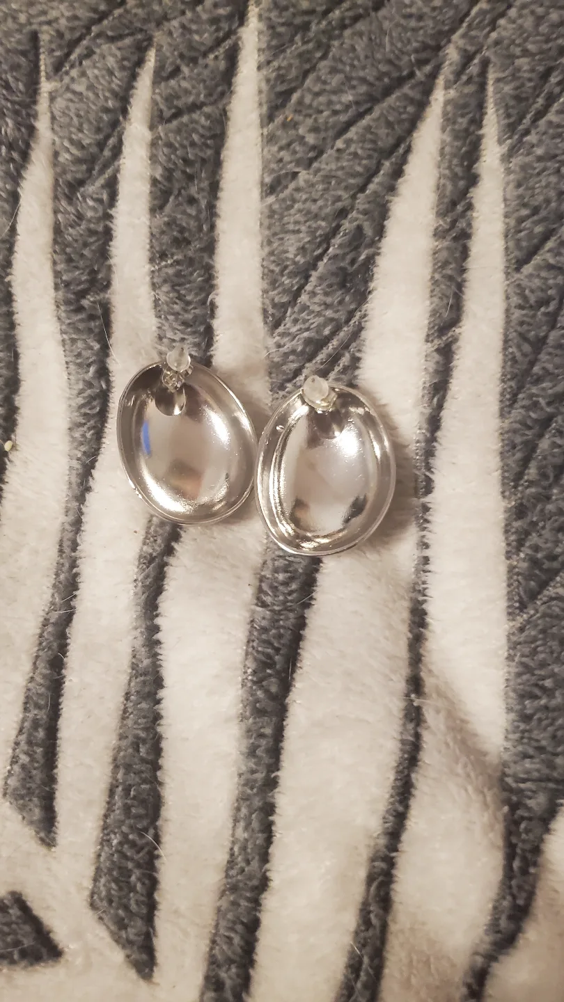 Silver Tone Shell Shaped Earrings image indicator(2)