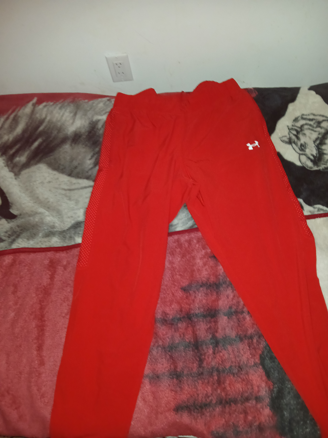Under Armour Red Loose Fit Training Pants - Size XL