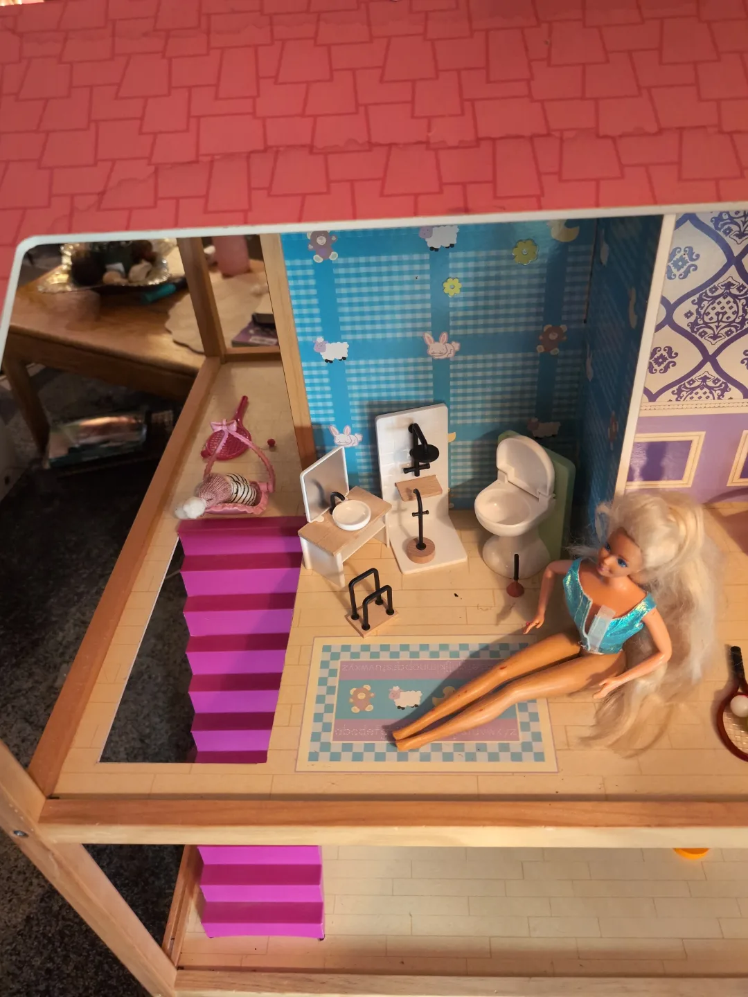 Multi-level Dollhouse with Furniture and Dolls image indicator(9)
