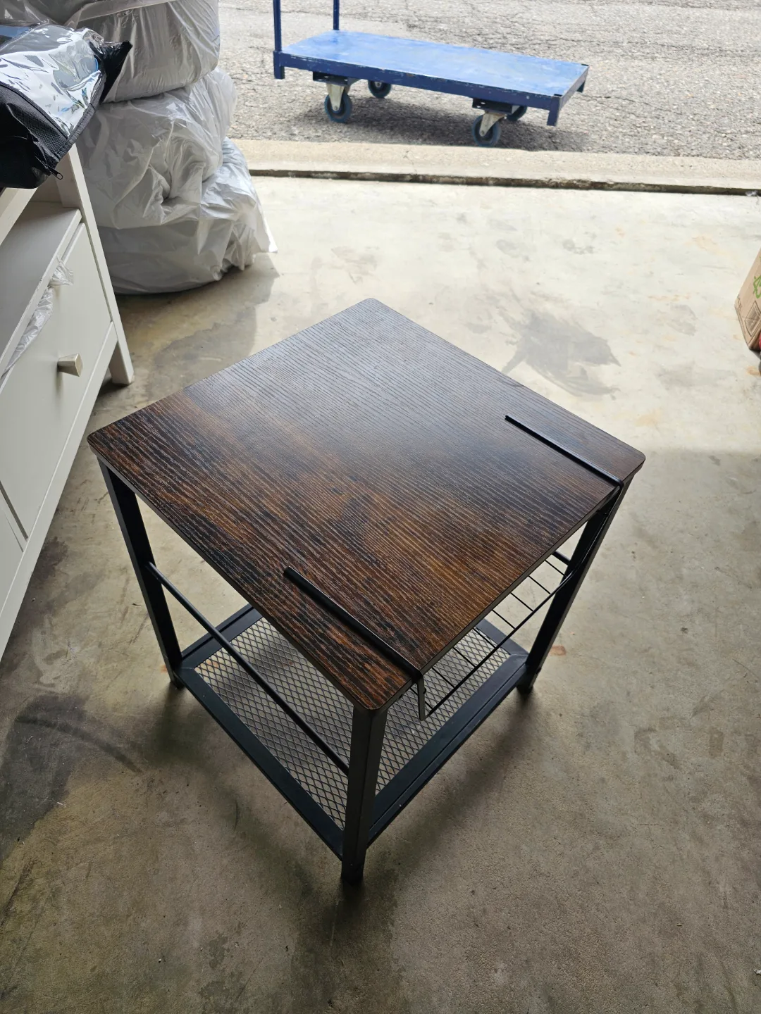 bed side table image indicator(2)