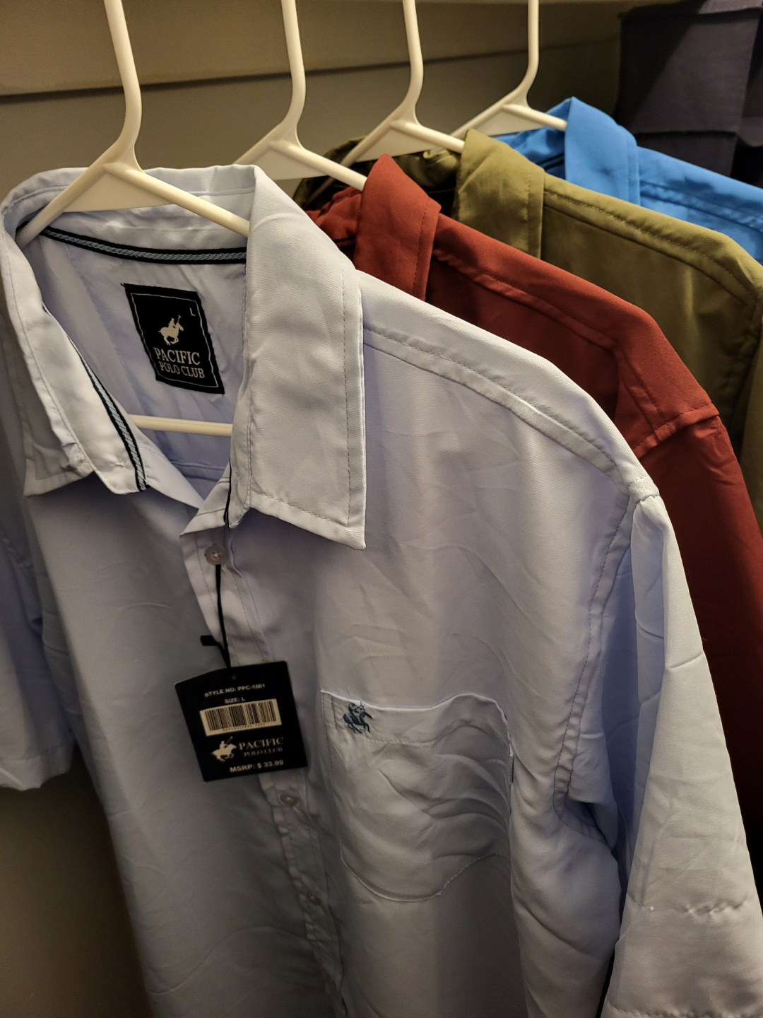 5 Mens Brand New Short Sleeve Shirts with a bonus backpack - photo 2