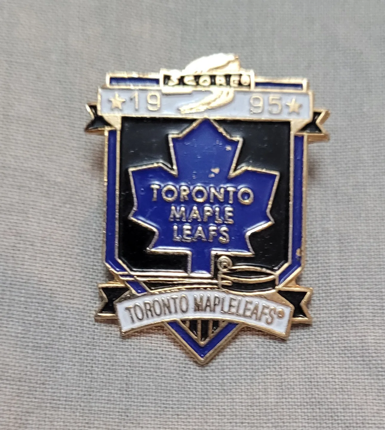 *Vintage*Toronto Maple Leafs 1995 Score Pin image indicator(2)