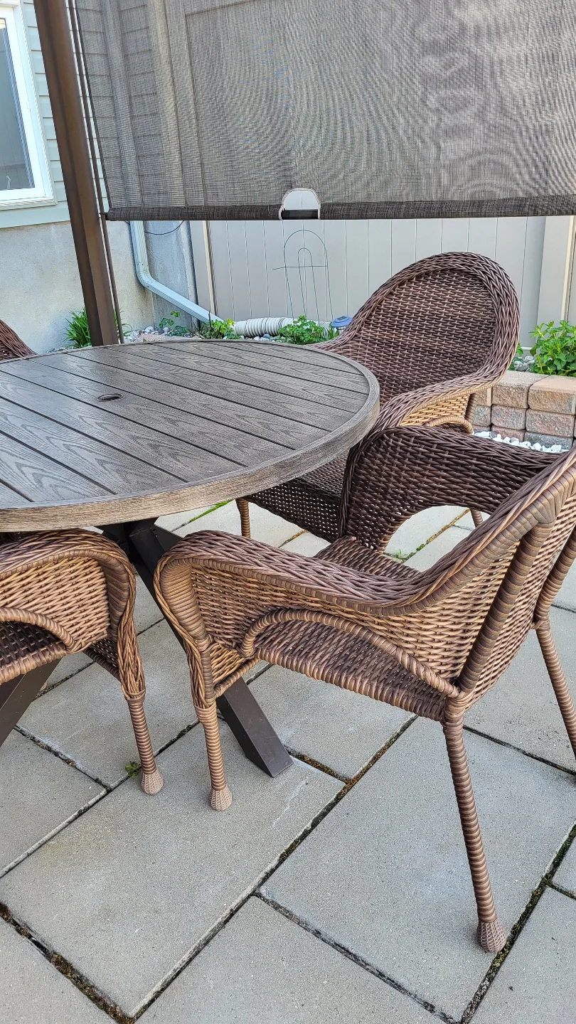 5-Piece Patio Set - Round Table and Four Wicker Chairs