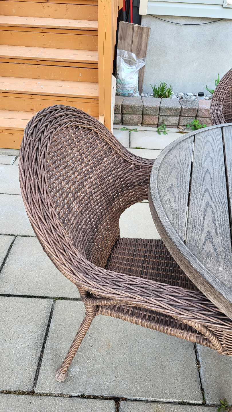 5-Piece Patio Set - Round Table and Four Wicker Chairs - photo 4