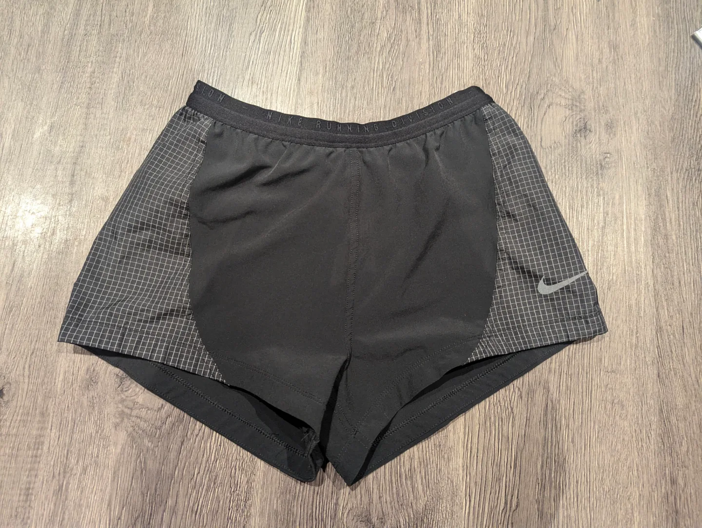 Nike Running Division Women's Shorts image indicator(2)