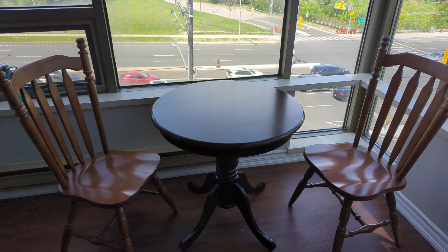 30" solid wood pedestal dining table
