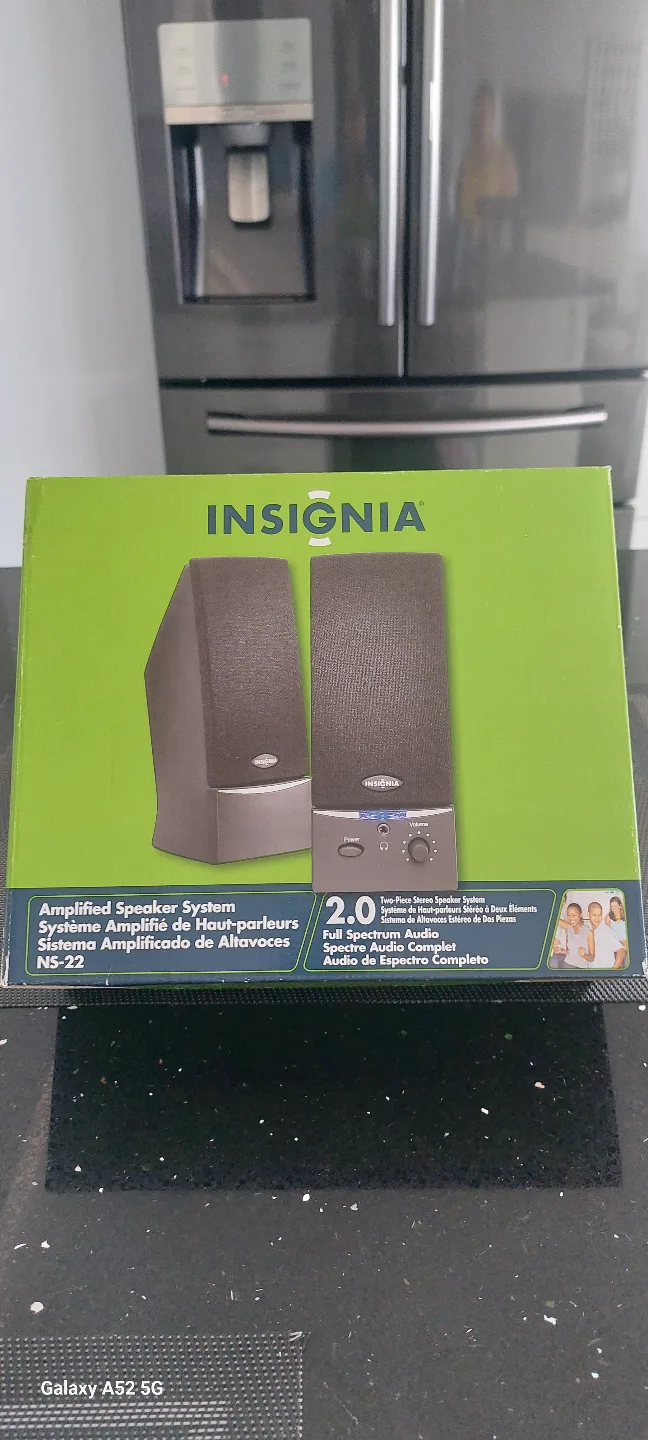 Insignia NS-22 2.0 Amplified Speaker System thumbnail