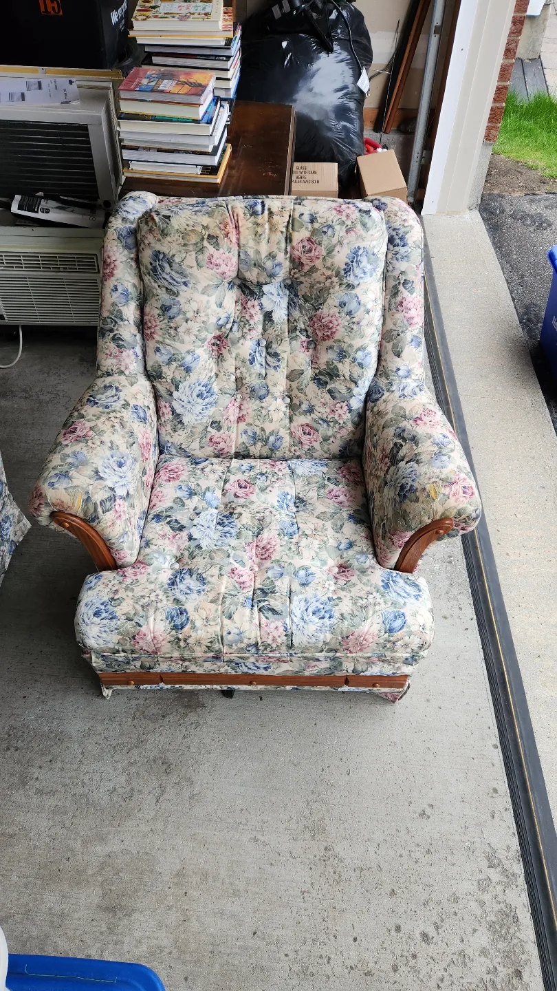 Floral Sofa and Swivel Chair Set image indicator(2)