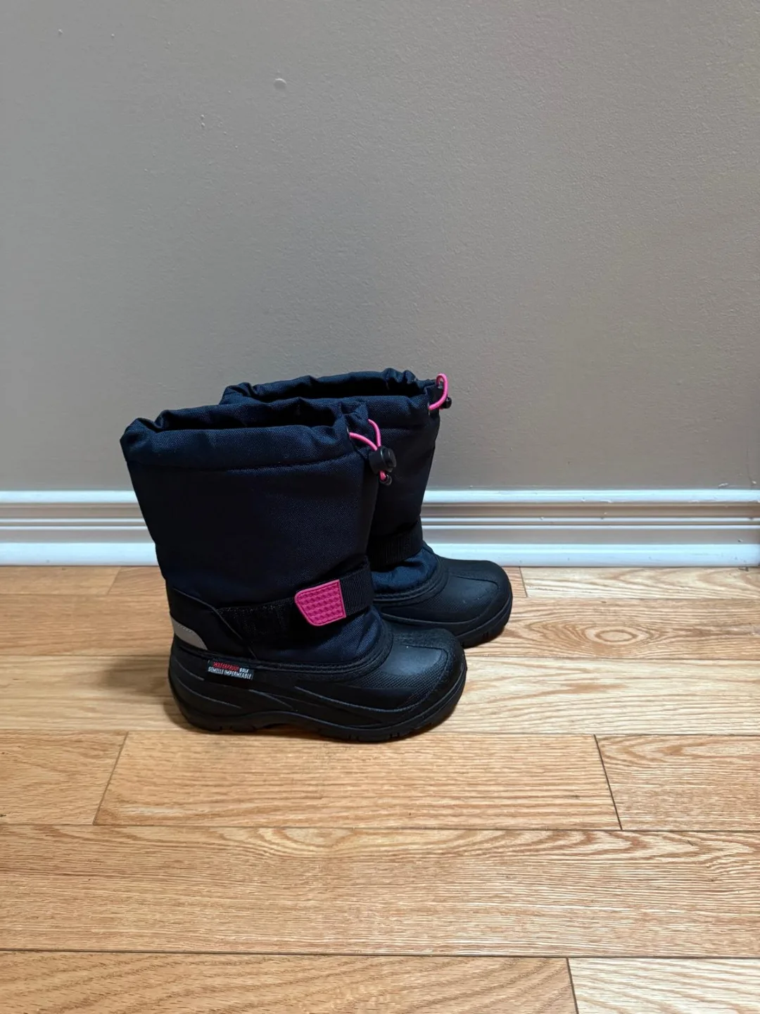 Kids' Size 1 Winter Boots thumbnail