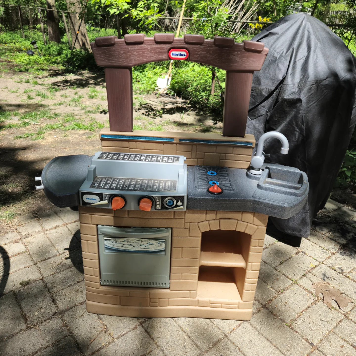 Little Tikes Outdoor Kitchen Playset thumbnail