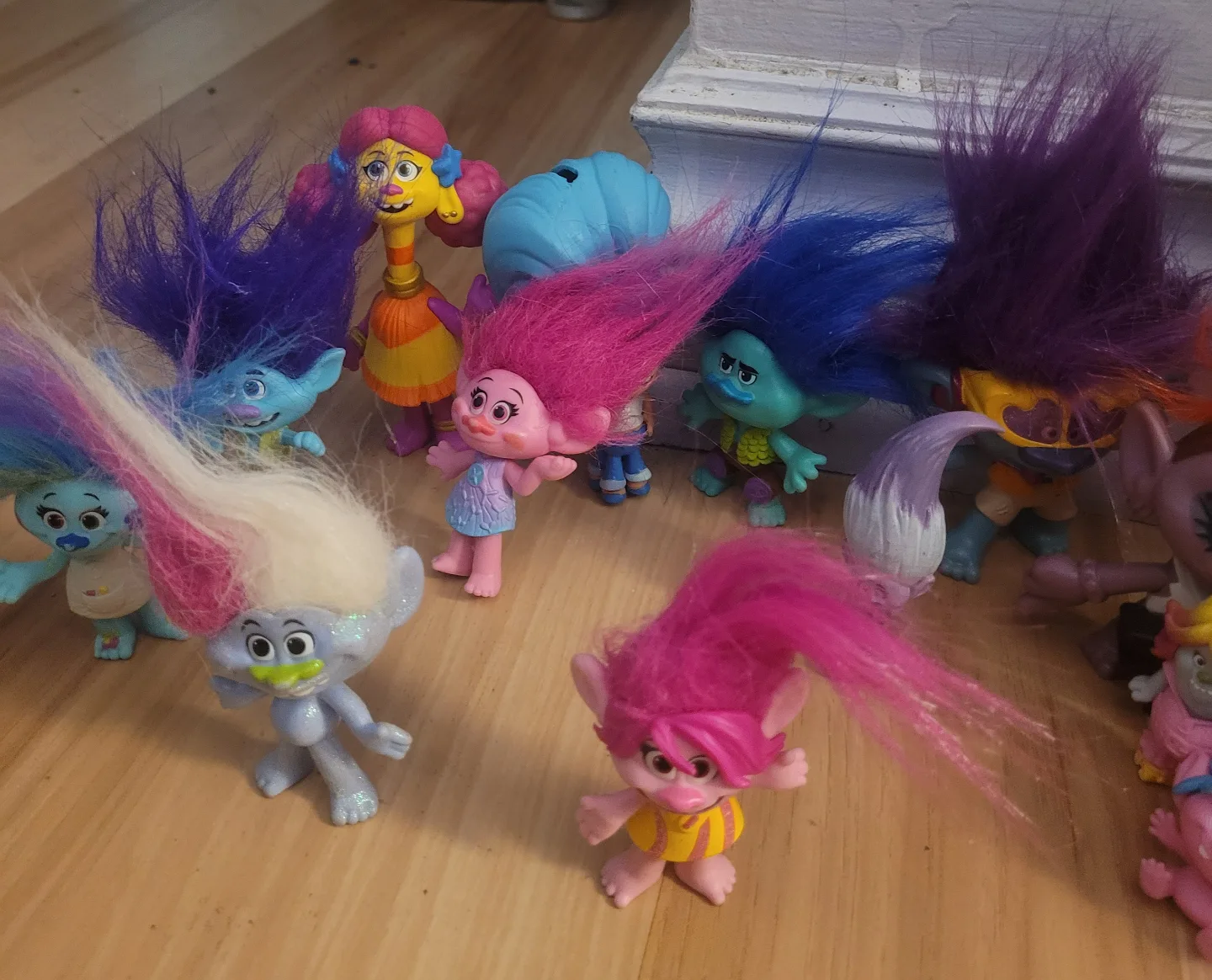 Trolls World Tour Collectible Figures - Bulk Lot image indicator(2)
