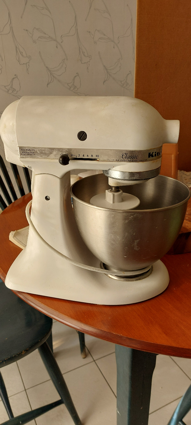 KitchenAid Classic Stand Mixer - White - photo 4