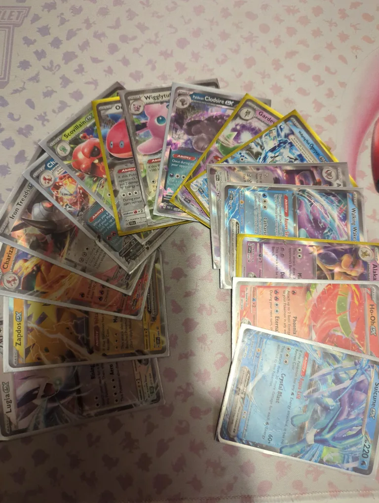 Bulk lot of Pokémon cards thumbnail