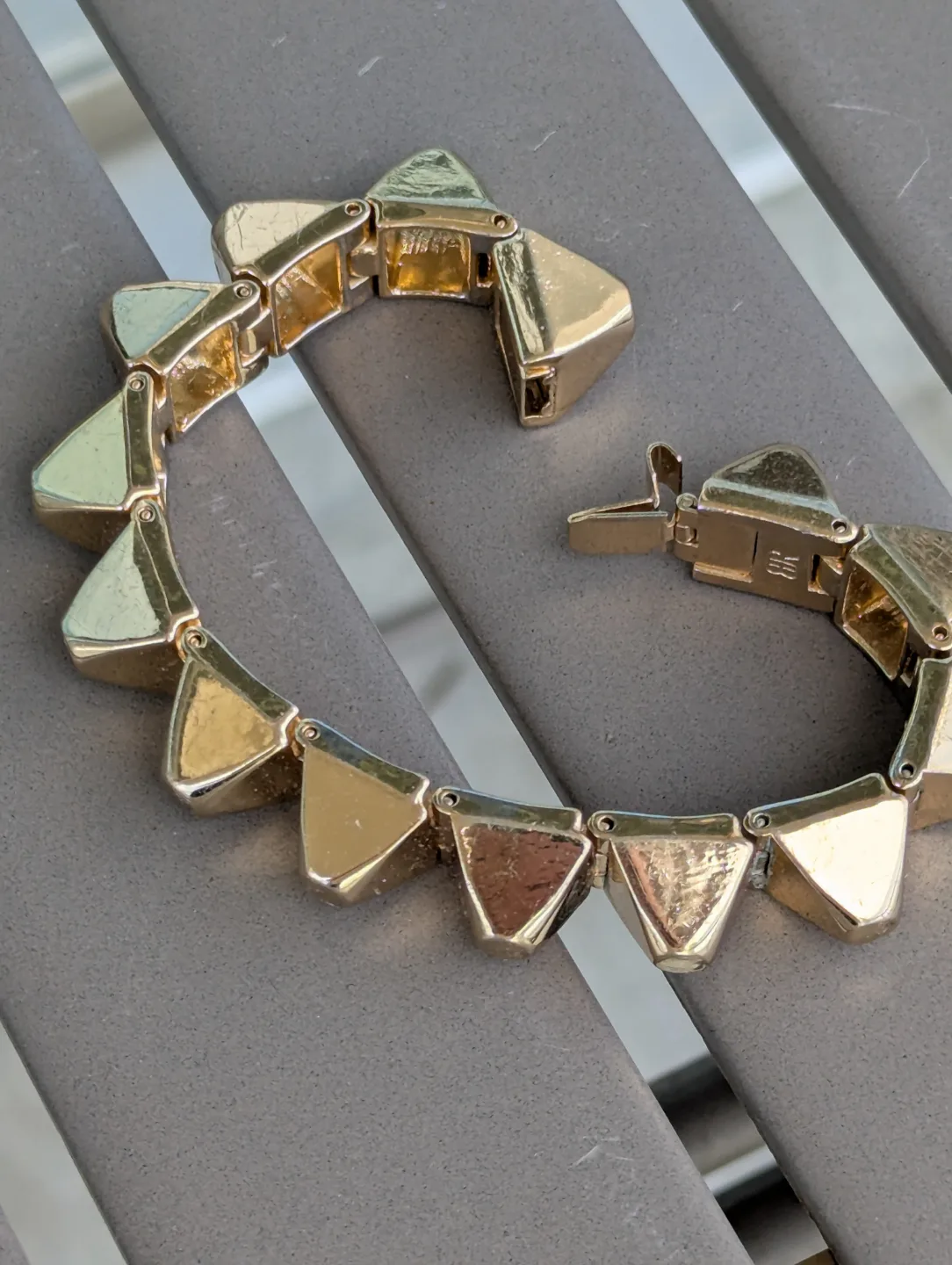 Gold-toned Triangular Spike Bracelet BR image indicator(5)