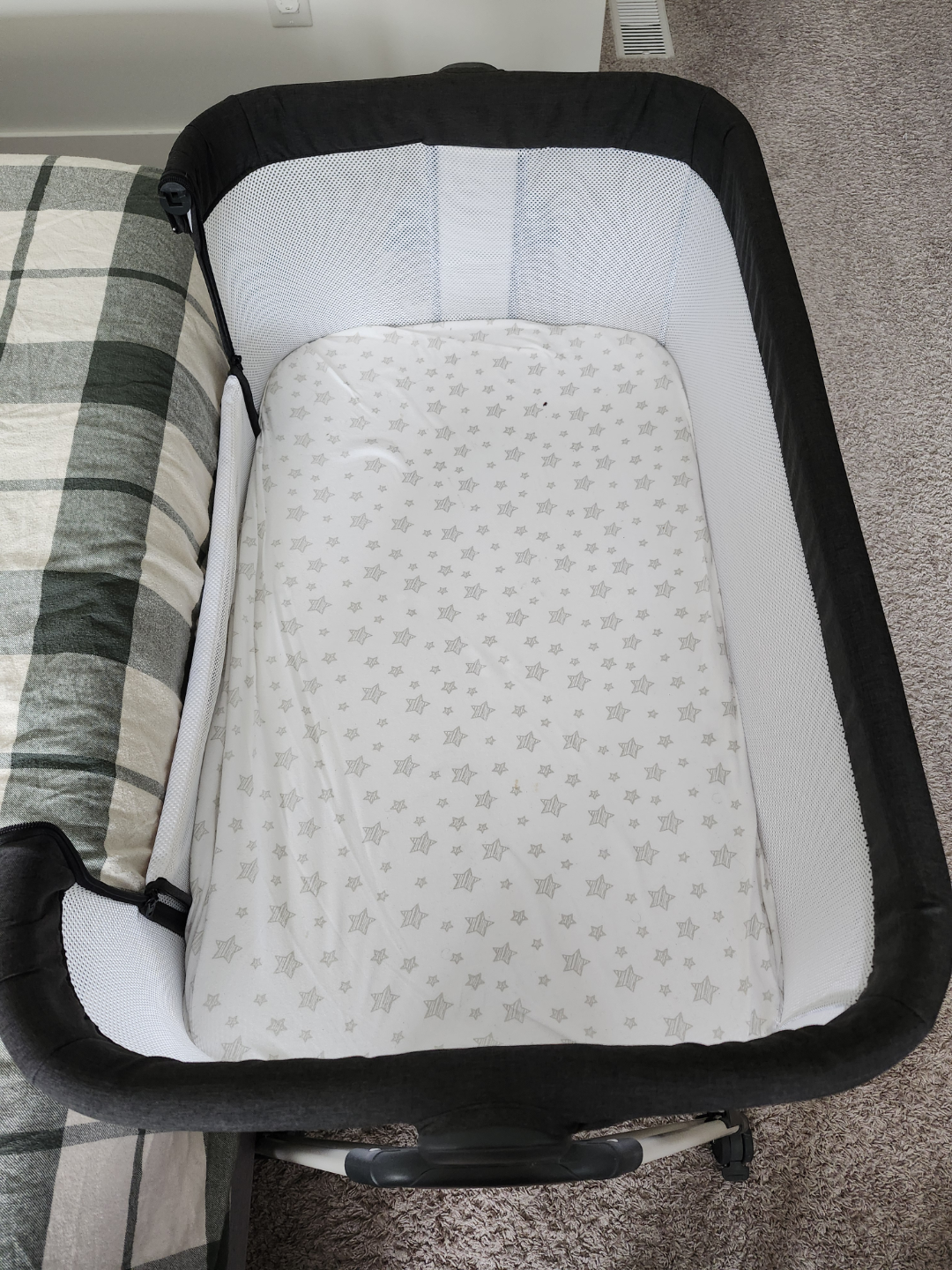 Baby bassinet with stand