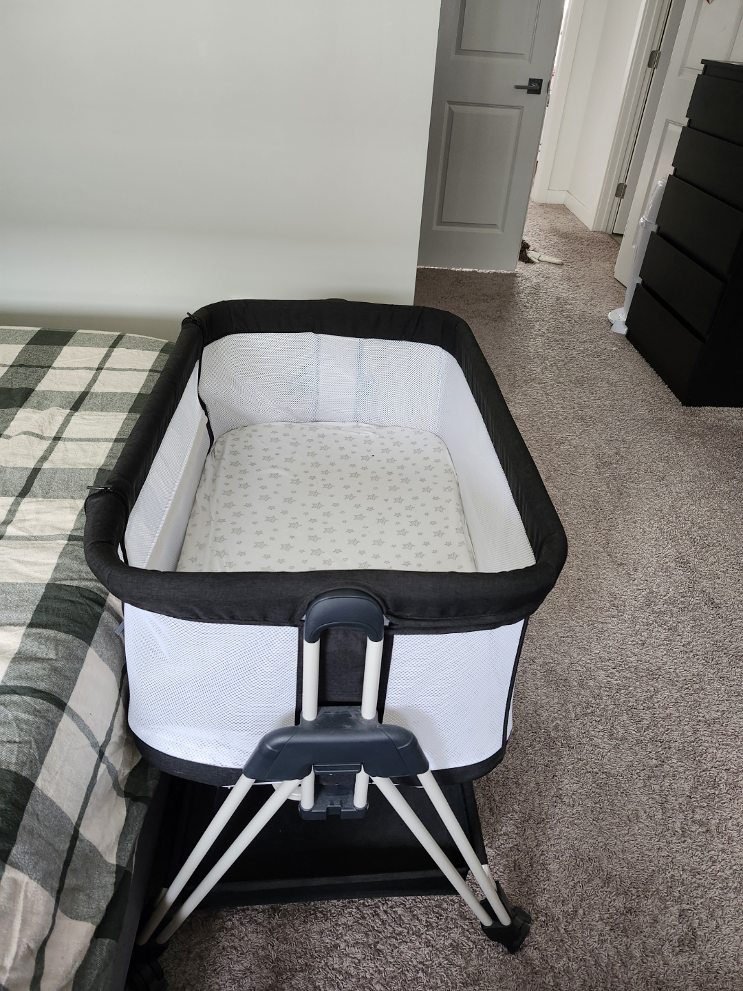 Baby bassinet with stand - photo 2