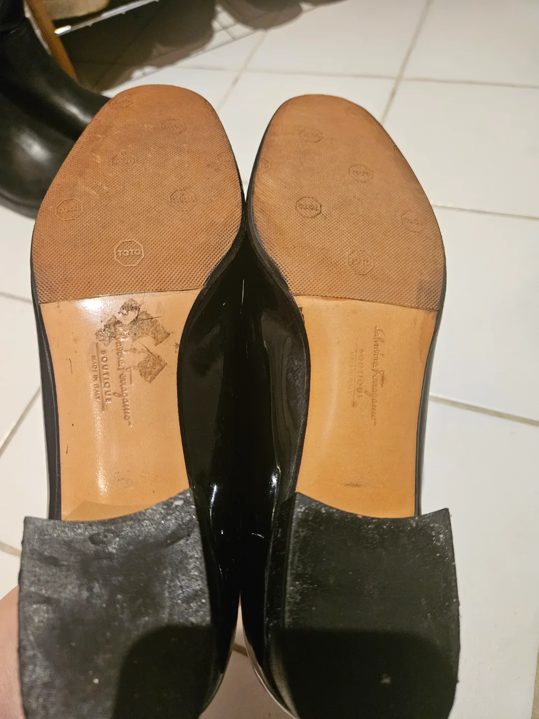 Salvatore Ferragamo Black Patent Leather Loafers Sz 7 image indicator(5)