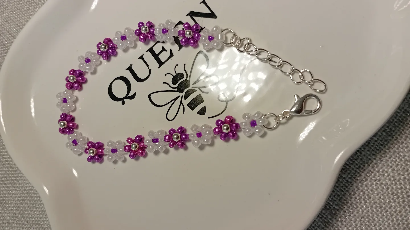 Handmade Beaded Flower Bracelet image indicator(3)