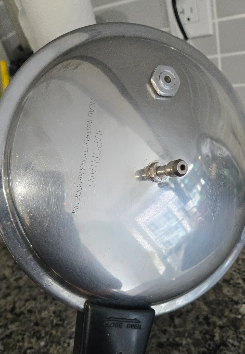 Vinod 3.5 Litre Stainless Steel Pressure Cooker image indicator(6)