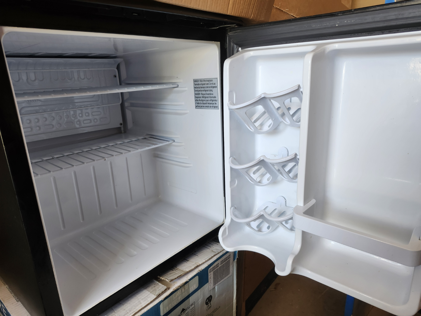 Danby Compact Refrigerator - photo 2