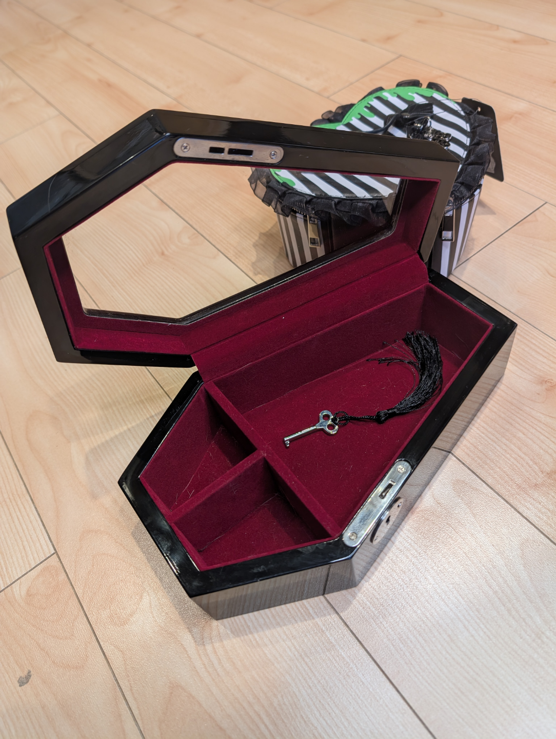 kill star and hot topic jewelry boxes - photo 2