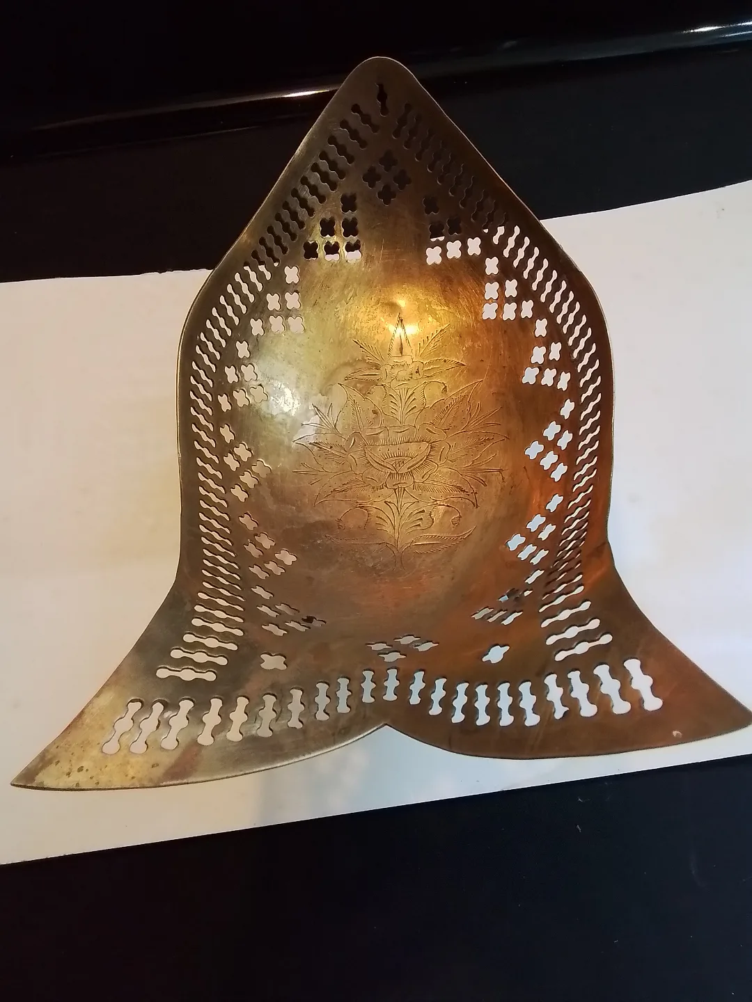 Openwork Brass Bowl with Wooden Legs image indicator(5)