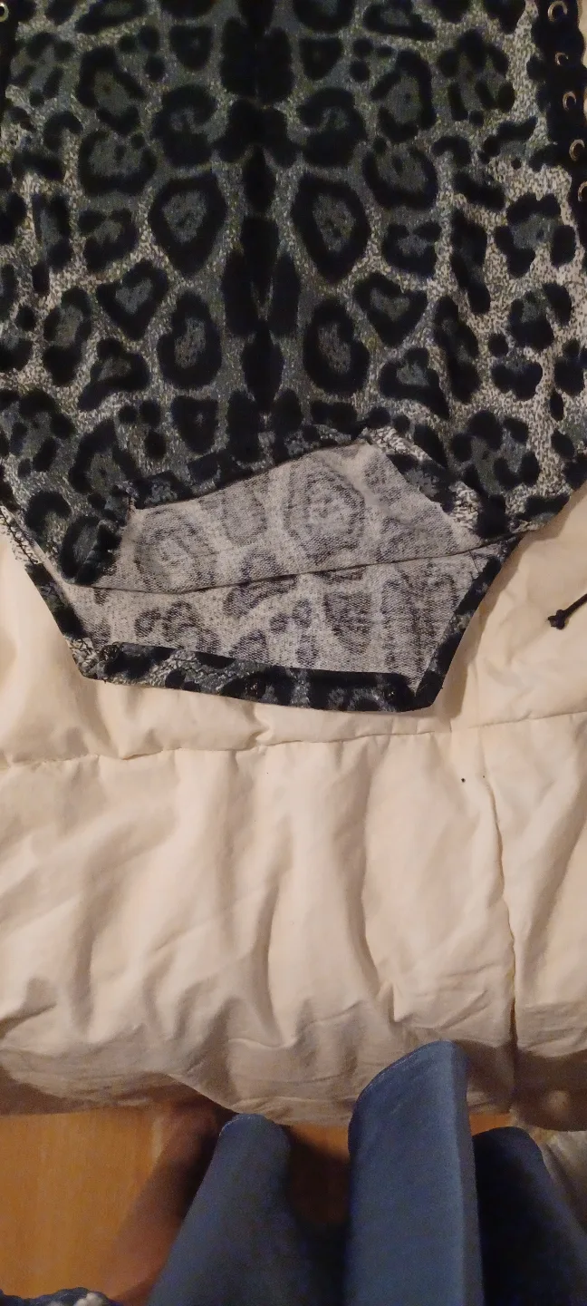 Unique 3-in-1 Leopard Print Corset-Style Top image indicator(3)