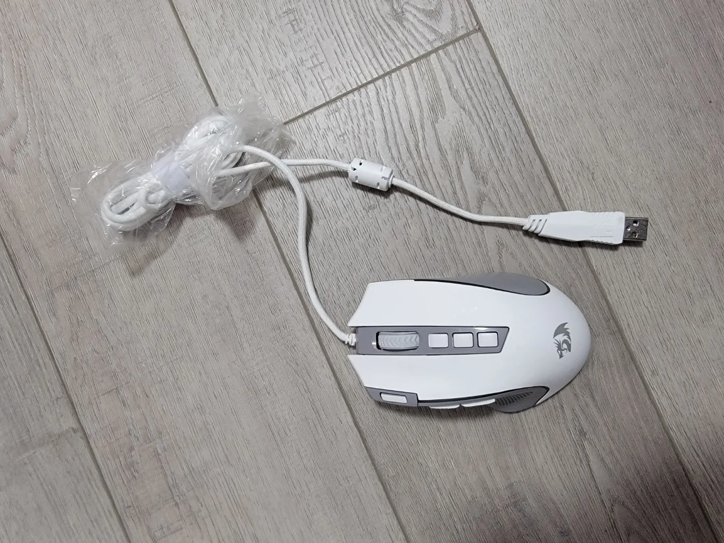 White Wired Mouse thumbnail