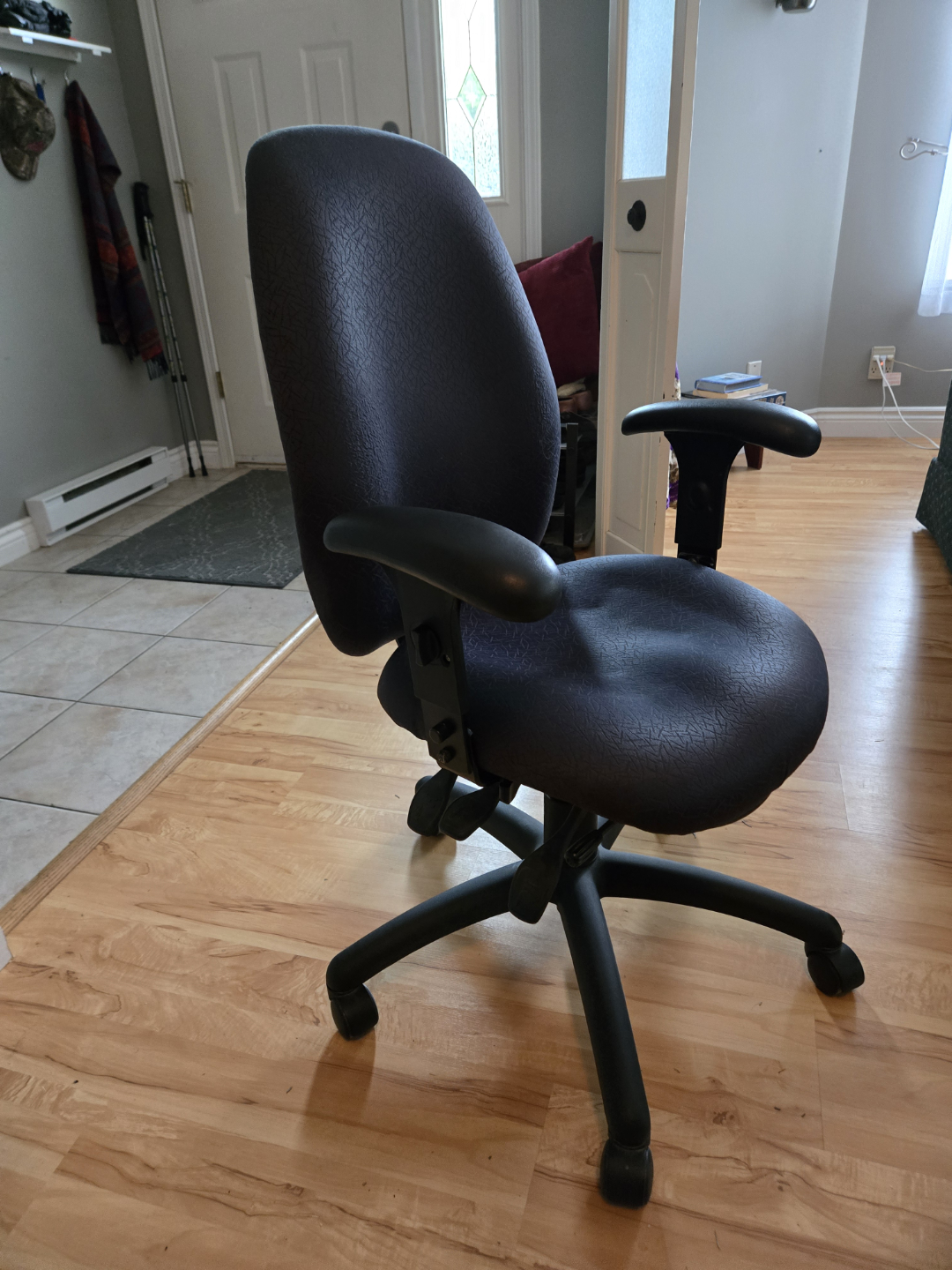 Office Chair - Ergonomic and Adjustable - photo 2