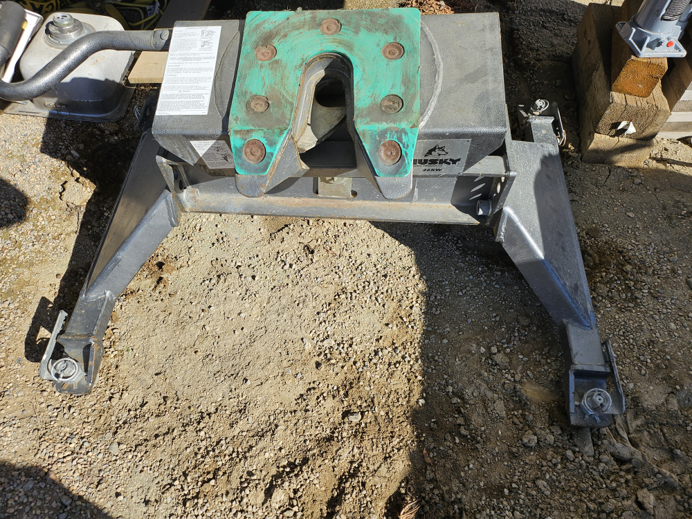 Fifth wheel hitch - photo 3