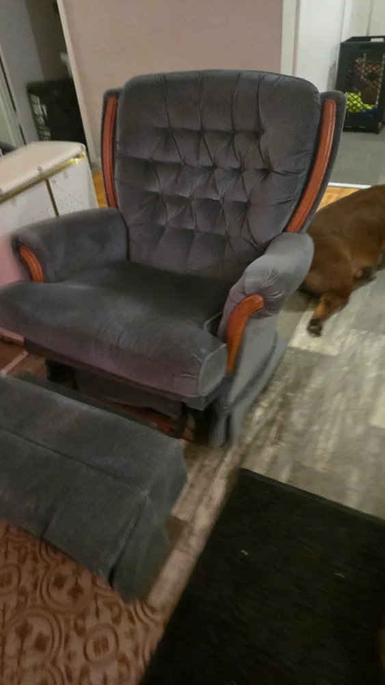 Mom's lovely vintage Recliner #freecycle thumbnail