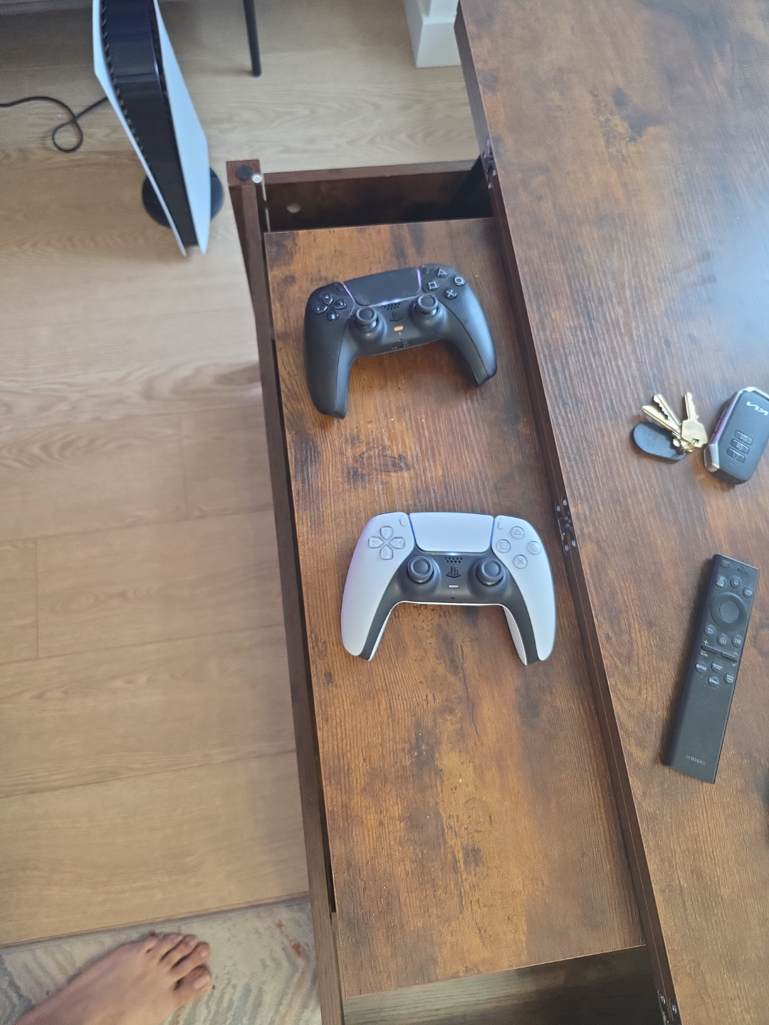 PS5 Digital – 2 Controllers + God of War Box (Works Perfectly) - photo 3