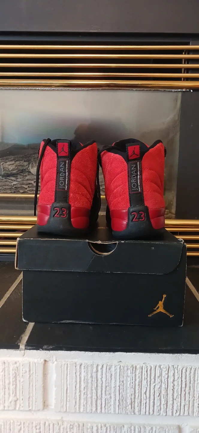 jordan 12 reverse flu game  size 7y image indicator(2)