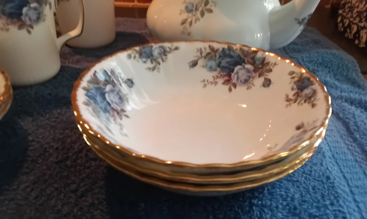 Royal Albert  "Moonlight Rose "  Collection image indicator(3)