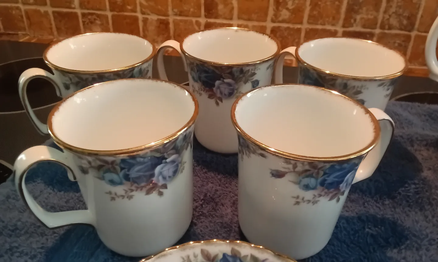 Royal Albert  "Moonlight Rose "  Collection image indicator(5)