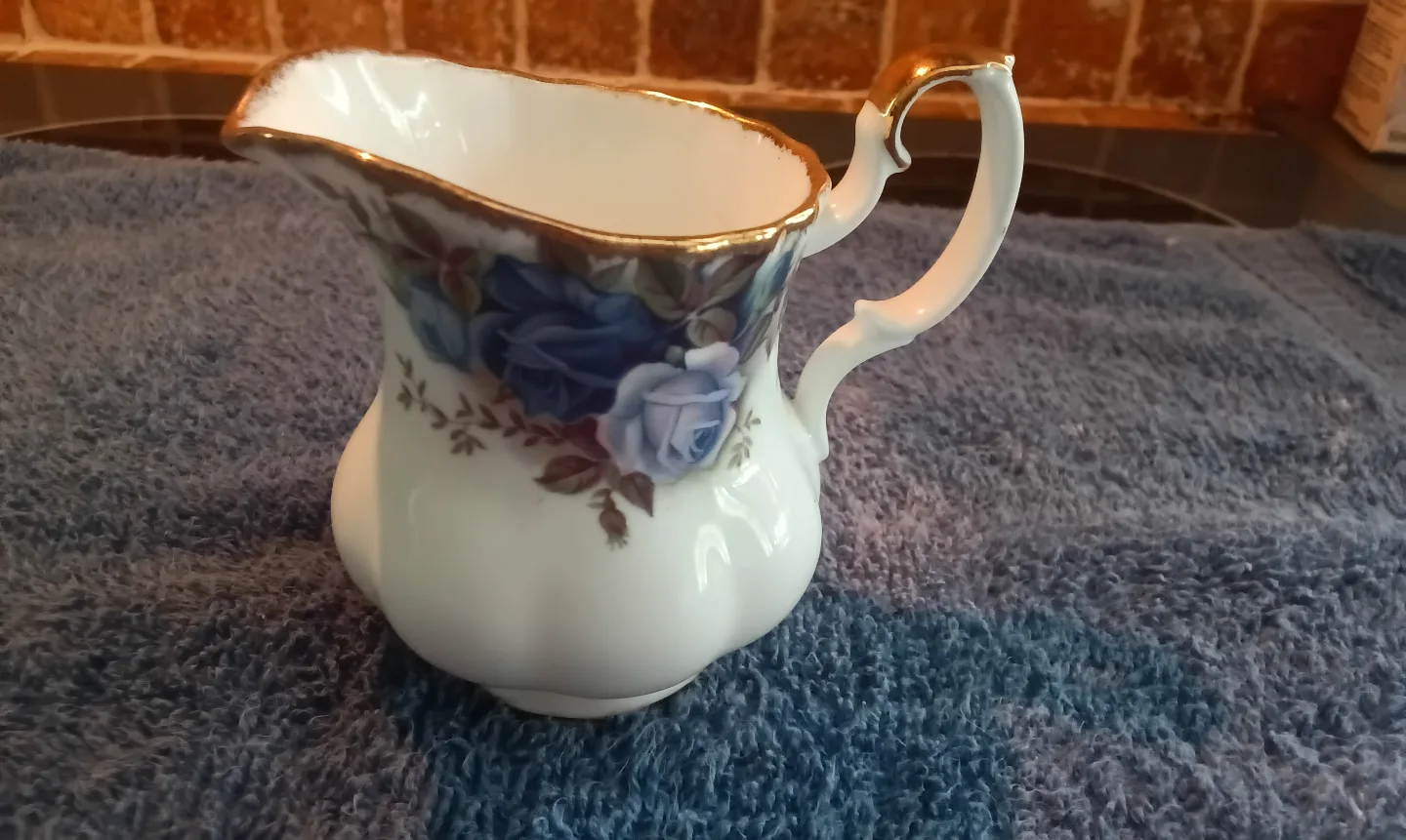 Royal Albert  "Moonlight Rose "  Collection image indicator(6)