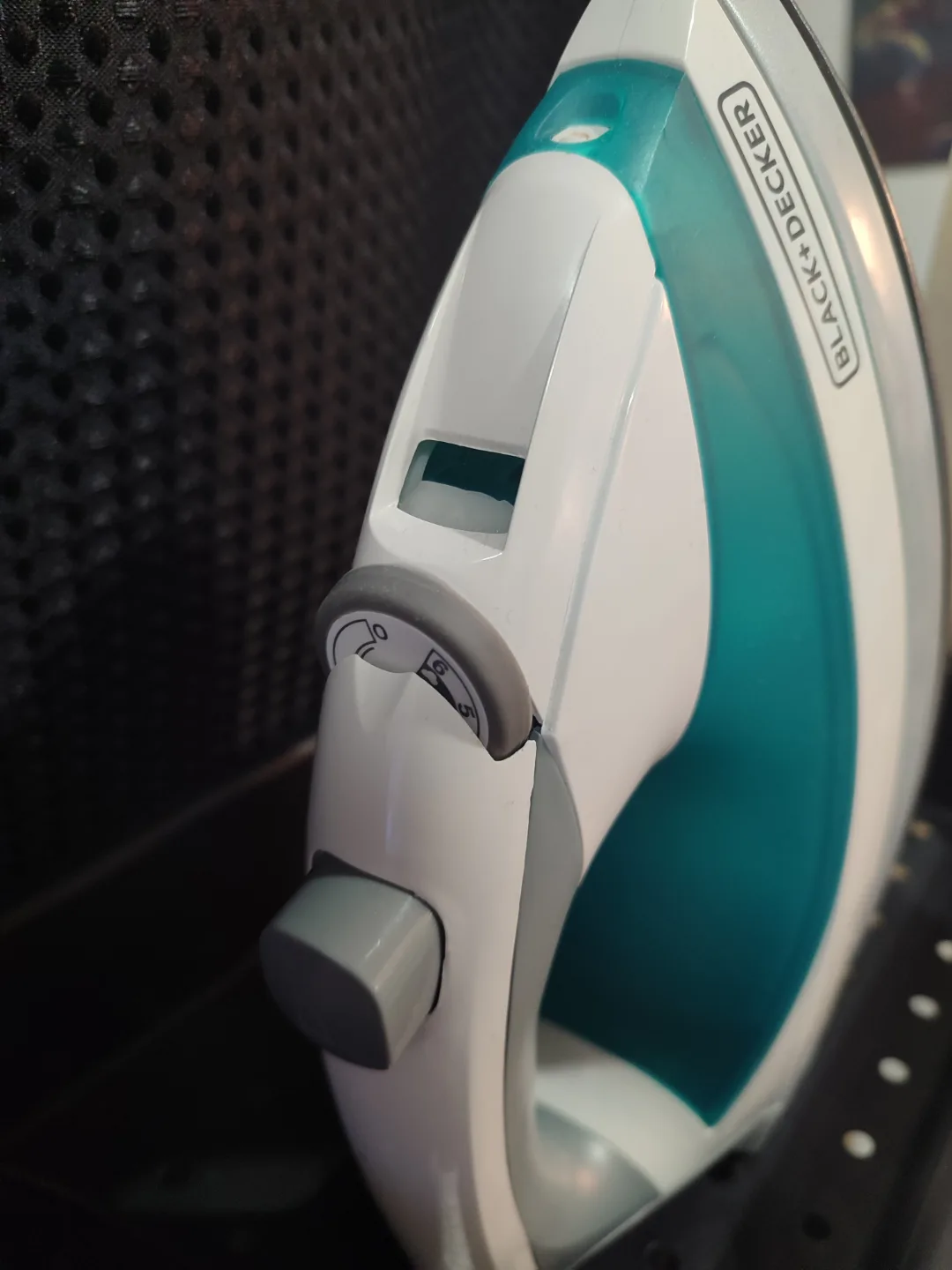 Black+Decker Steam Iron thumbnail