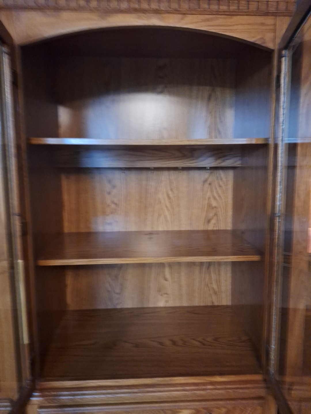 Three-Piece Oak Wood Hutch/Cabinet Set - photo 3