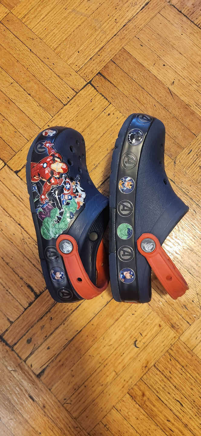 Kids' Avengers Crocs Size J1 - photo 4