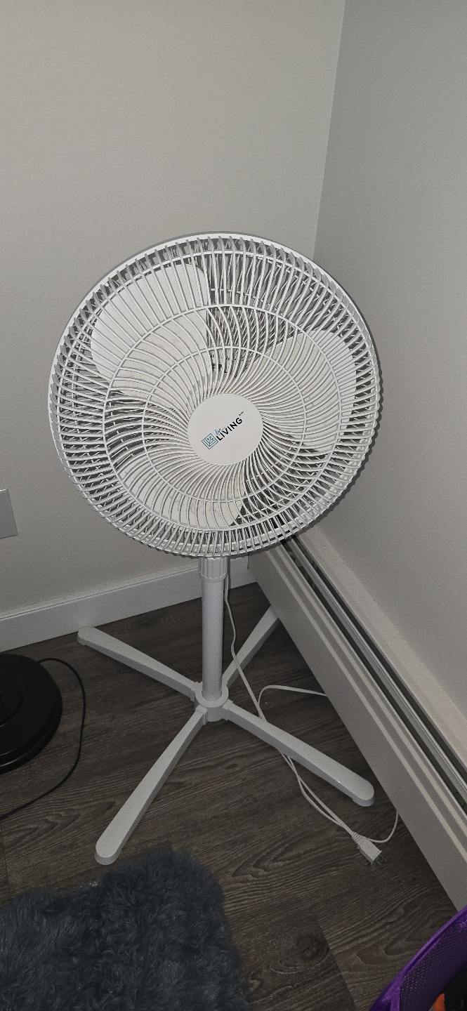 Living 16-inch Stand Fan